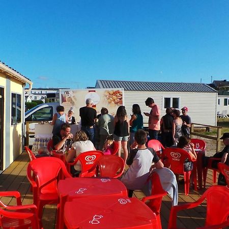 Готель Camping De Kerurus Plouneour-Trez Екстер'єр фото